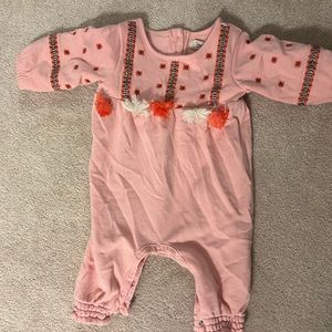 “Peek” onsie 3-6 month size. Great condition, no stains.
